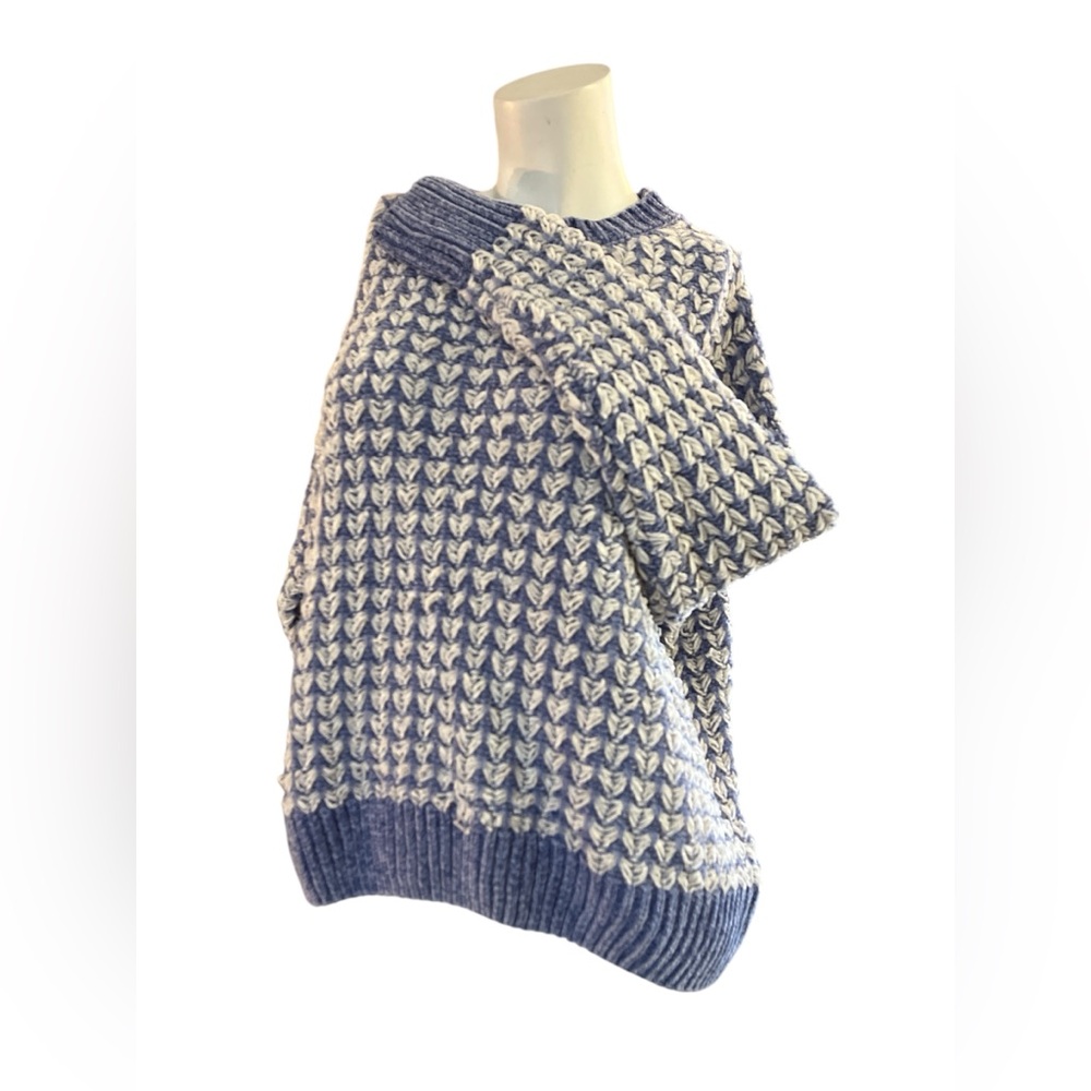 ❤️5 for $25❤️
Slouchy and soft EE:Some sweater 
Gorgeous periwinkle and white